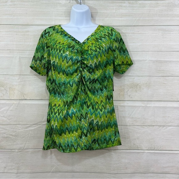 Izod Green Zig Zag Sheer Short Sleeve Top - Picture 1 of 10